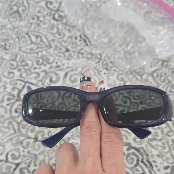 EUC FENDI SUNGLASSES Fendi | Accessories | Fendi Sunglasses Euc | Poshmark main image 2